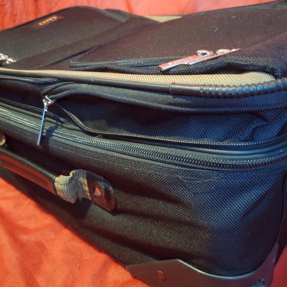 Black Chaps soft-shell rolling suitcase in perfect condition! - Picture 8 of 8